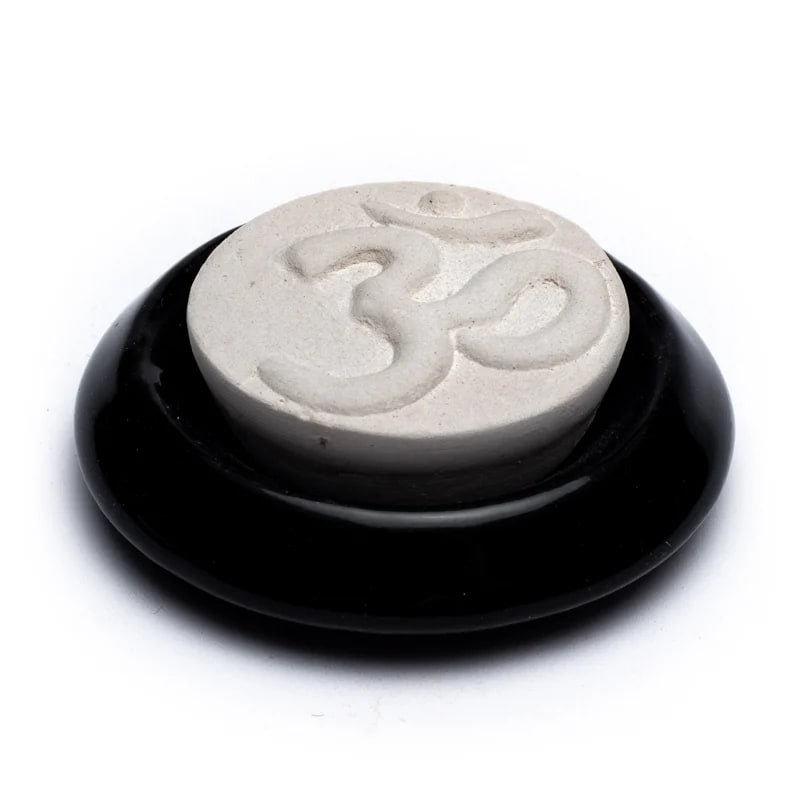 Αρωματική πέτρα/Aroma Stone Diffuser «Ohm» για Αιθέριο έλαιο - με μαύρη βάση. Διαστάσεις 7,5 cm. - mykarma.gr