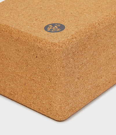 Manduka Cork Yoga Block 22,9 x 15,2 x 10,2cm.900γρ - mykarma.gr