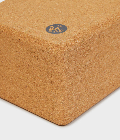Manduka Cork Yoga Block 22,9 x 15,2 x 10,2cm.900γρ - mykarma.gr