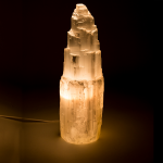Λάμπα απο Σεληνίτη(Selenite). Διαστάσεις: 25 x 9 εκ.Βάρος:2 κιλά - mykarma.gr