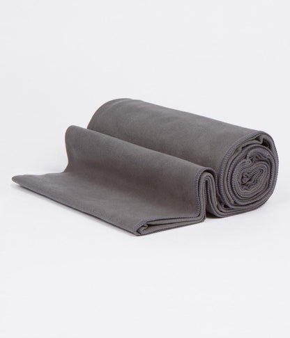 Manduka πετσέτα Στρώματος eQua® Yoga Towel -Thunder   183 x 67 cm  400 g - mykarma.gr
