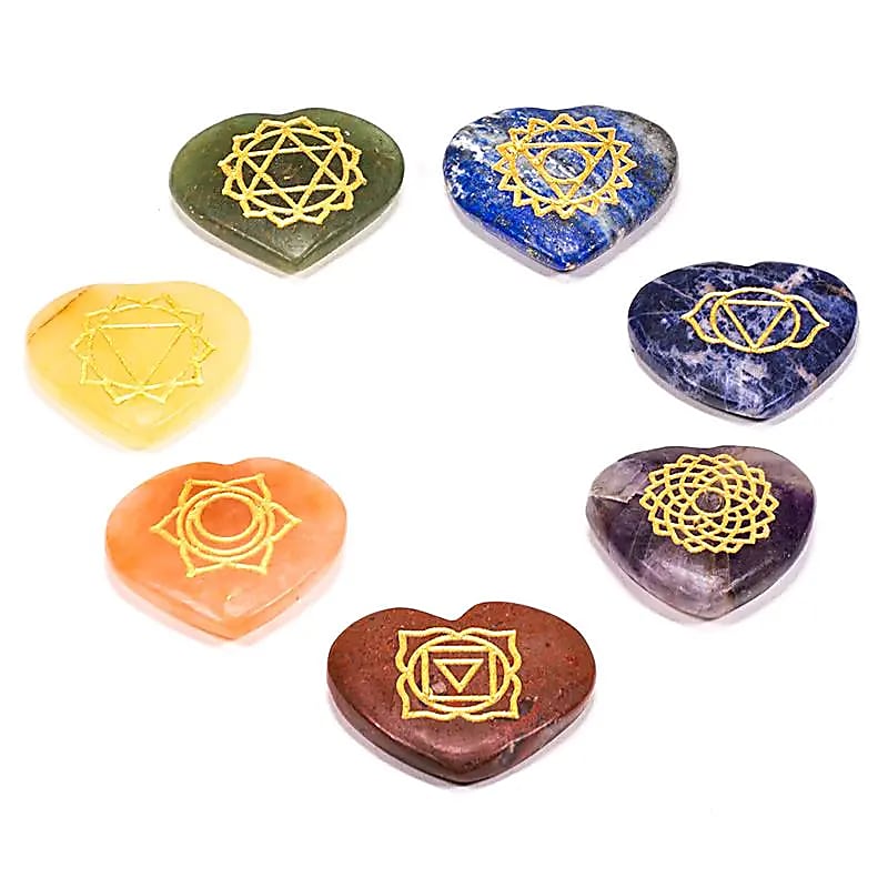 ΣΕΤ των 7 ορυκτών σε σχήμα καρδιάς με χαραγμένα σύμβολα 7 τσάκρα. Διαστάσεις: 3,5 εκ. - mykarma.gr