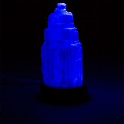 Λάμπα απο Σεληνίτη (Selenite)-λευκή ακατέργαστη επιφάνεια - USB LED φωτίζει σε διάφορα μεταβαλλόμενα χρώματα. Διαστάσεις: 10 εκ.Βάρος:300 γρ - mykarma.gr
