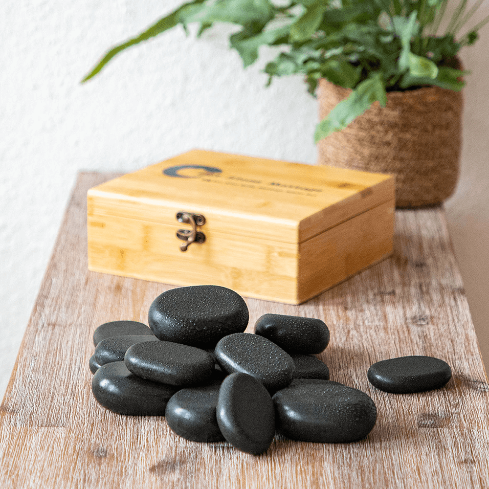 Σετ από 18 πέτρες Βασάλτη για μασάζ - Hot Stone Set για «Θεραπεία με θερμές πέτρες» σε κουτί από μπαμπού - mykarma.gr